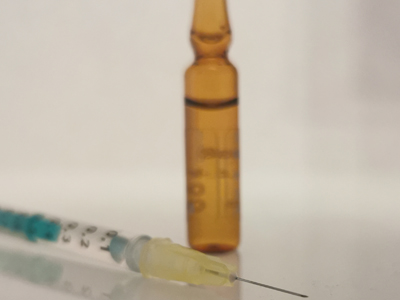 <h2>Mesotherapie</h2>
       Bei der Mesotherapie werden mit feinen, kurzen Nadeln Wirkstoffe in die Haut injiziert. Mit sogenannten Skinboostern schenken wir der Haut wieder neue Strahlkraft indem wir sie von innen mit Feuchtigkeit und Nährstoffen versorgen.
Auch bei Haarausfall oder nach einer Haartransplantation können wir die Haarfollikel wieder stimulieren.